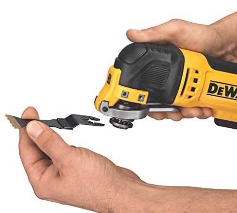 tháo lắp lưỡi không dụng cụ ở DeWALT DWE315K